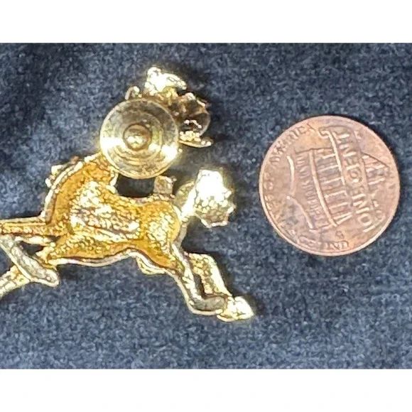 Vintage Gold Tone Reindeer Brooch Red Rhinestone Green Enamel Christmas Avon Pin - Picture 4 of 9